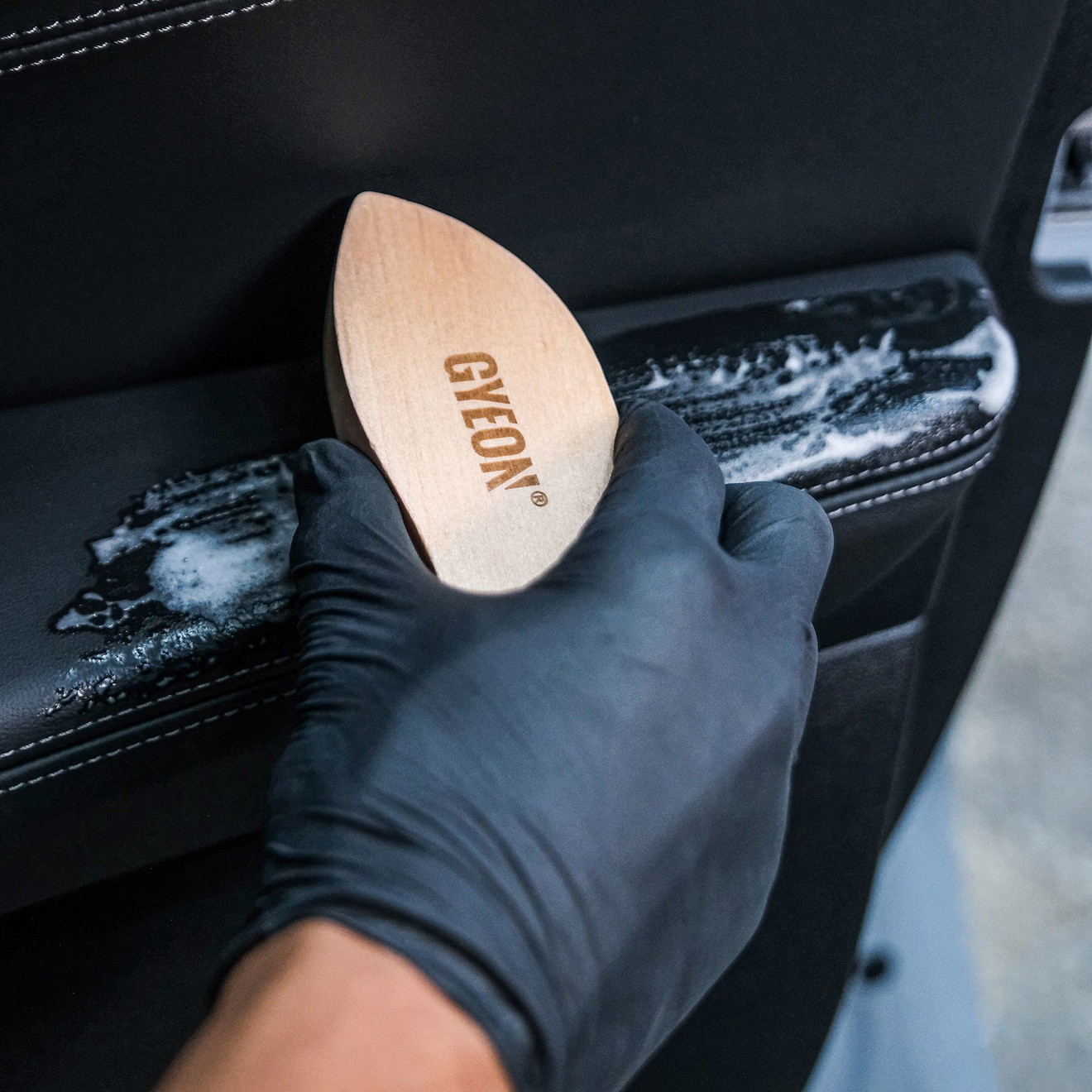 GYEON Q2M Lederbürste LeatherBrush