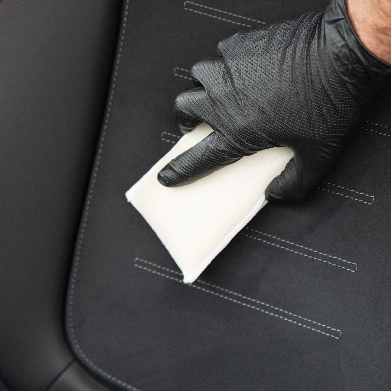 Alcantara Premium Reinigungs-Set Racetex Dinamica mit Scrub Pad + Tuch