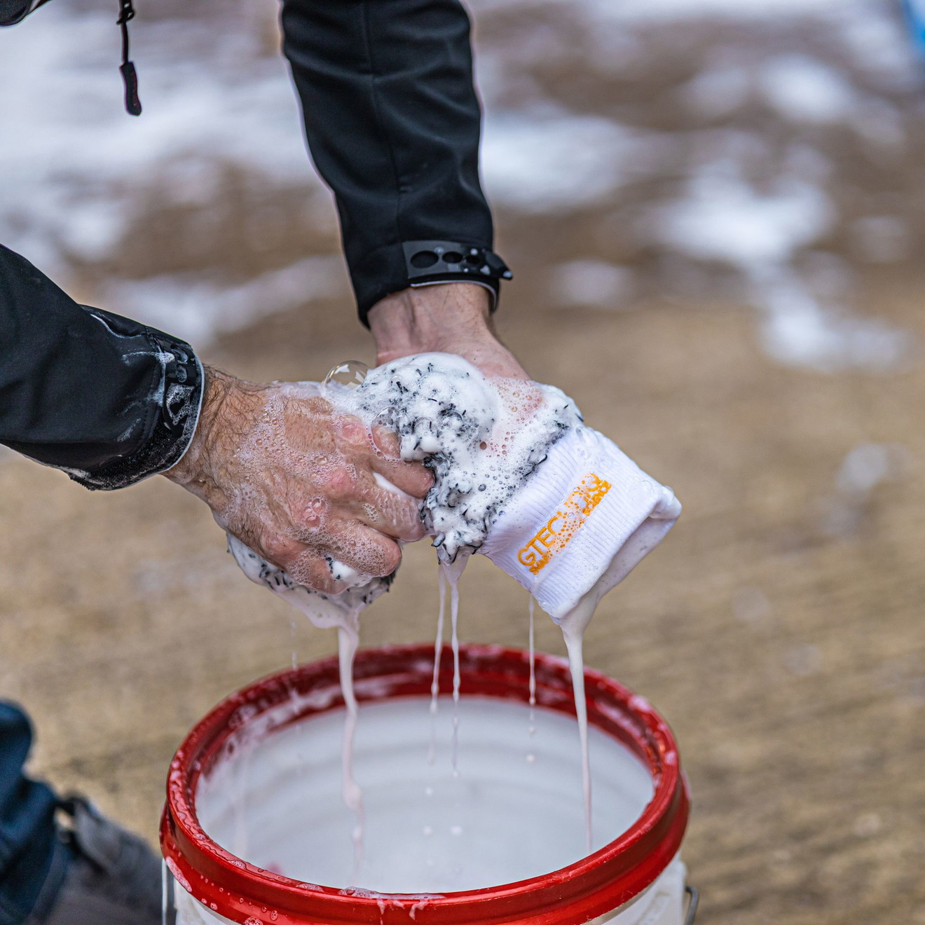 Gtechniq Bike Waschhandschuh Fahrrad & EBike Microfibre Wash Mitt GBM Schmutz vom Fahrrad lösen