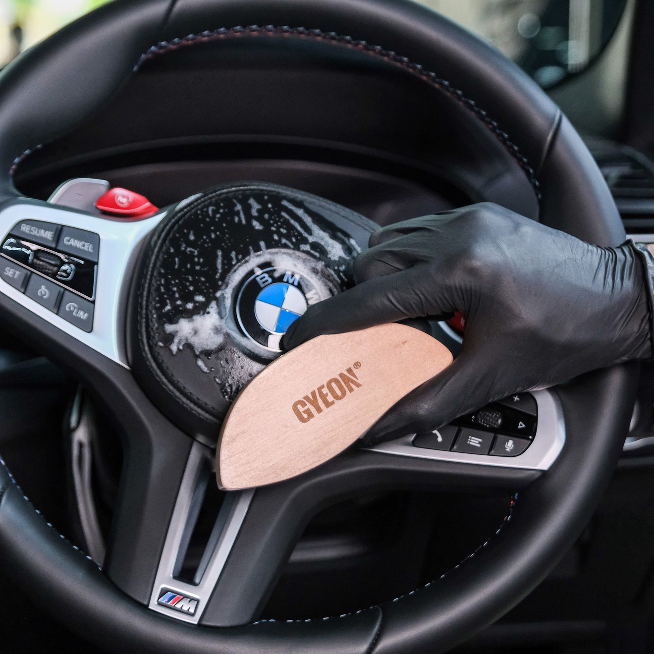 GYEON Q2M Brosse Cuir LeatherBrush